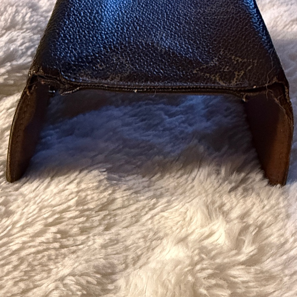 Louis Vuitton Brown Monogram Key Wallet - Picture 6 of 11